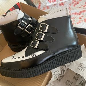*New* Black & White TUKskin size 7